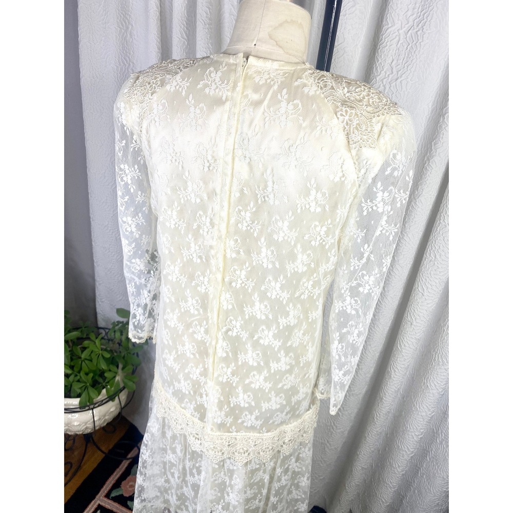Vintage 1980s White Lace Drop Waist Wedding Dress, Size Medium - Picture 10 of 11